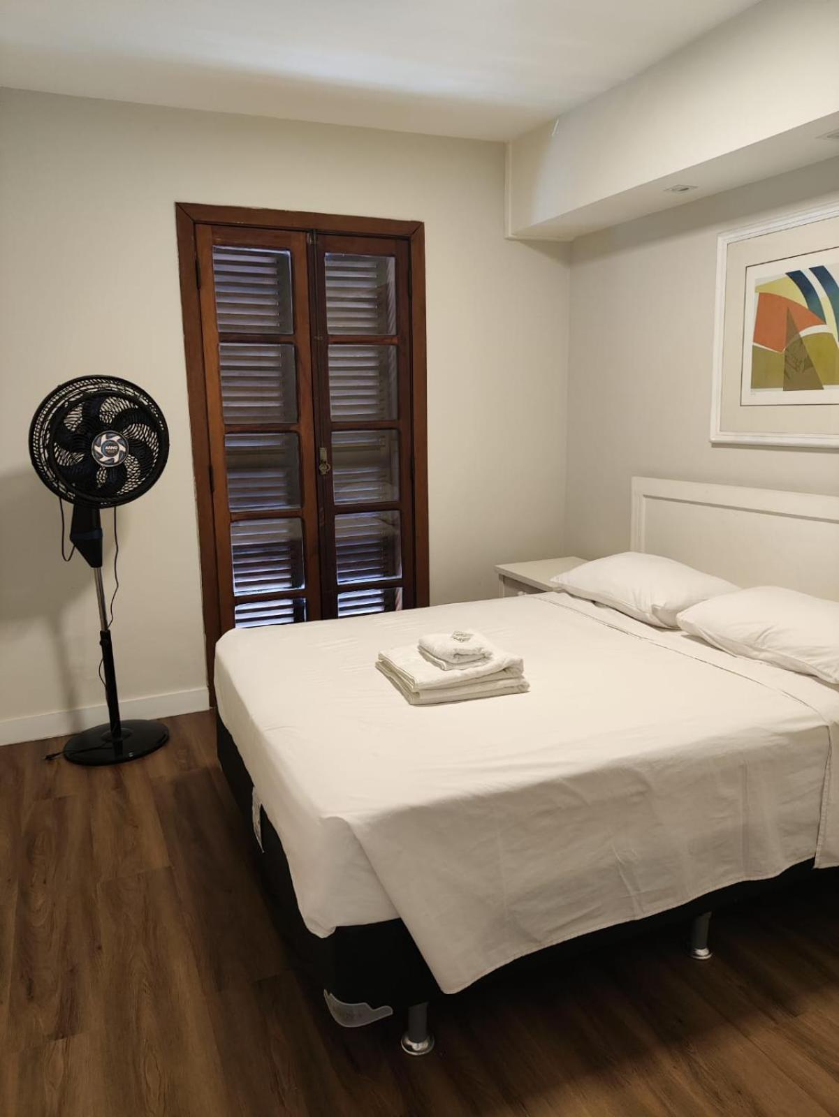 Apartamento Dois Quartos Hc, Metro E Oscar Freire São Paulo