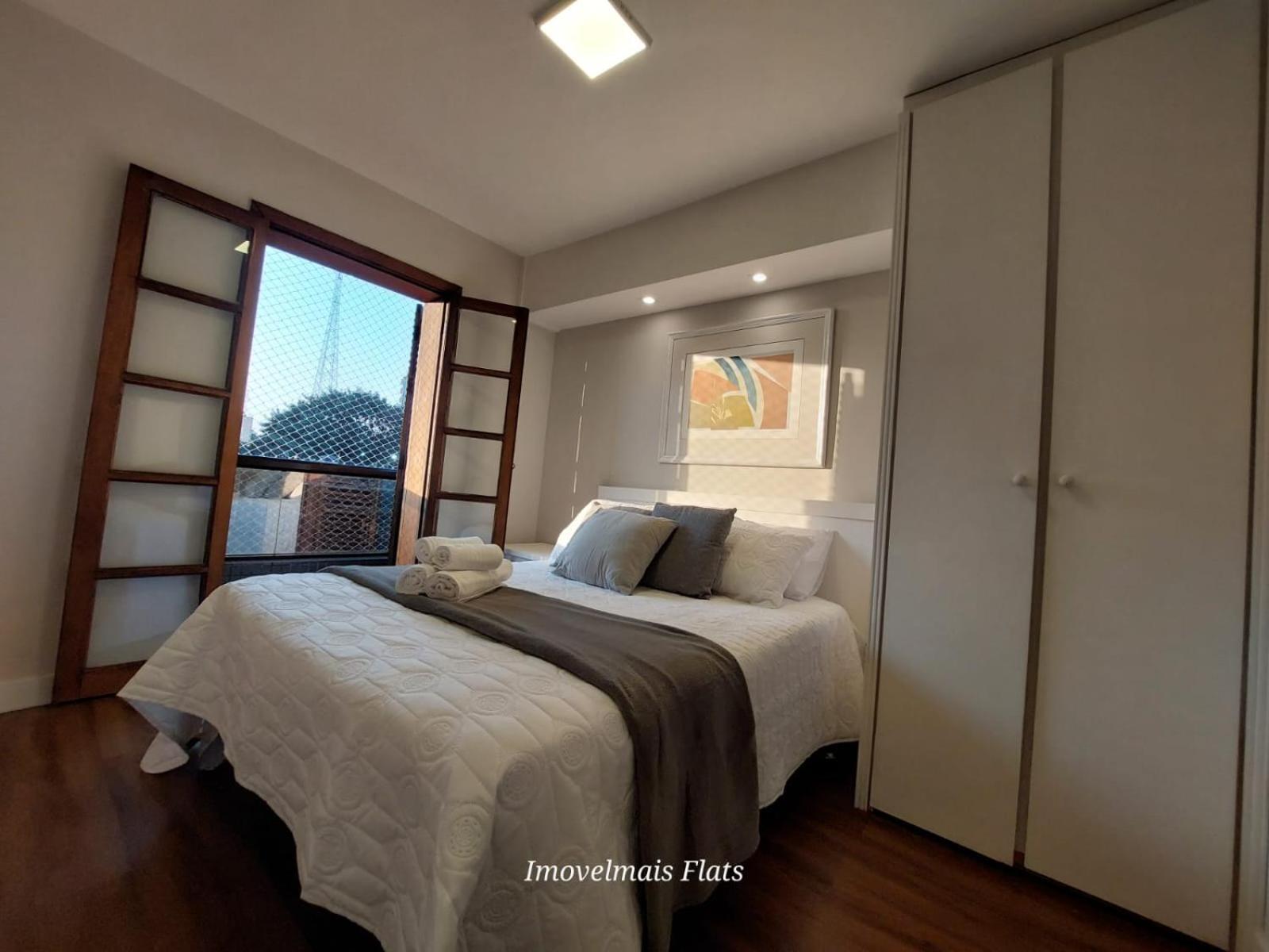 Apartamento Dois Quartos Hc, Metro E Oscar Freire